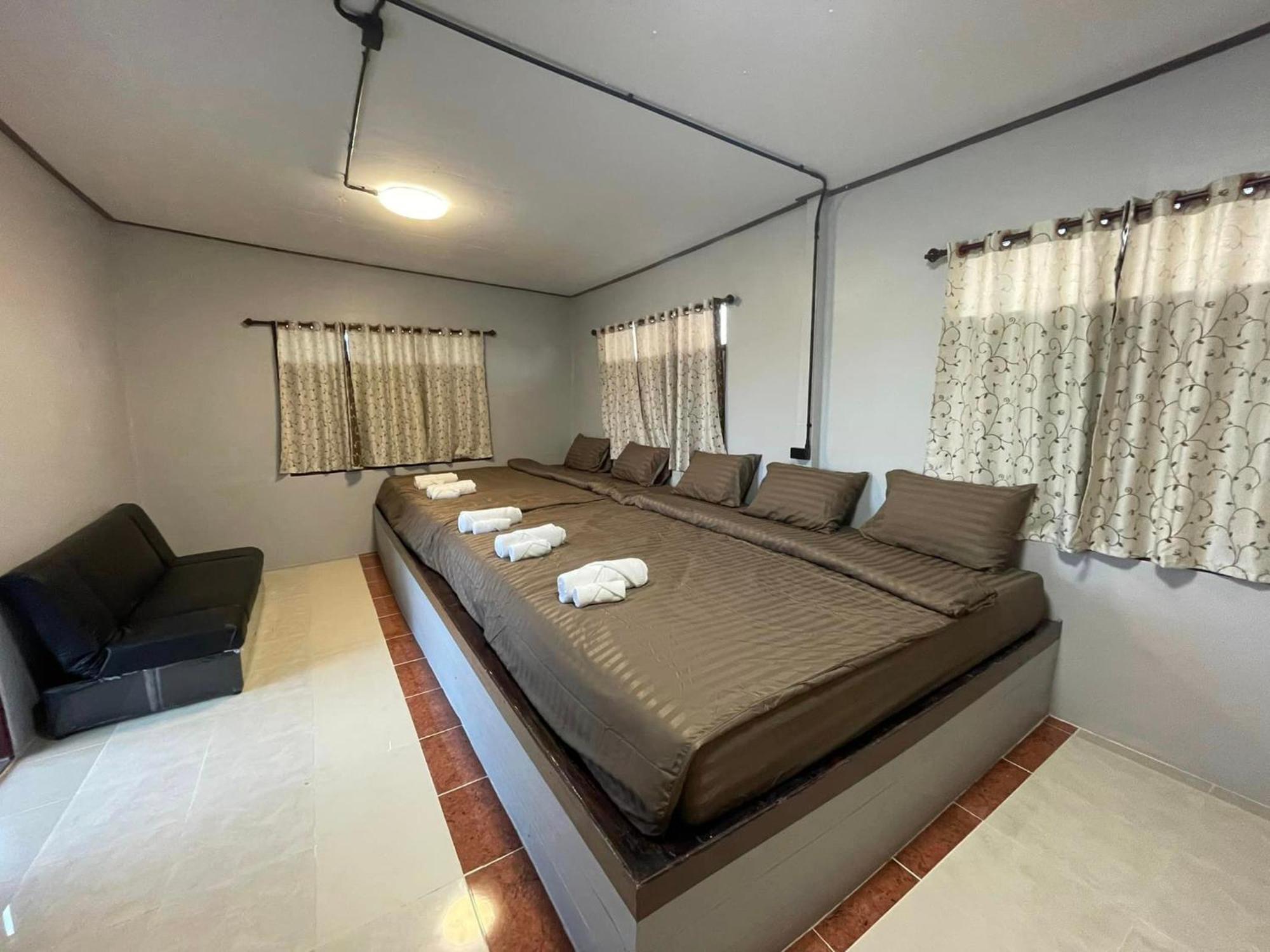 Srihome ยายศรีโฮมแอนแคมป์ปิ้ง Ban Don Tum Exterior photo